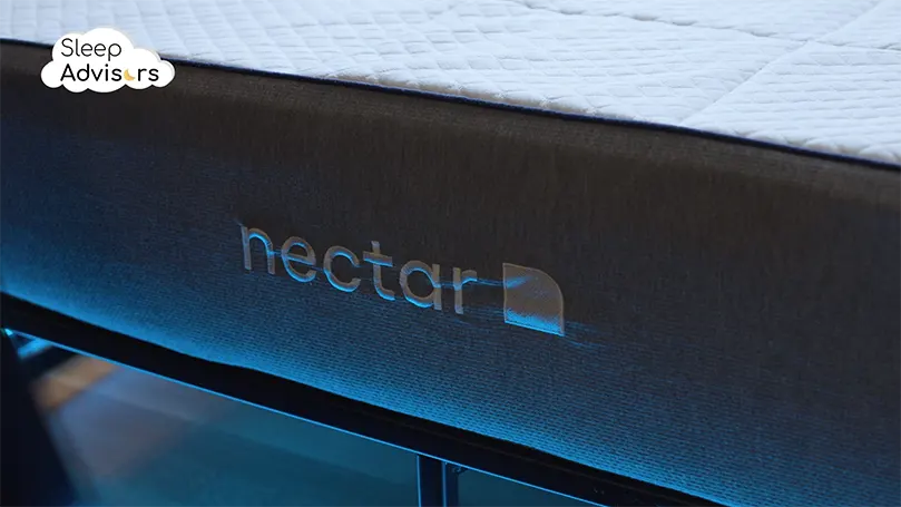 en närbild av nectar memory foam-madrass