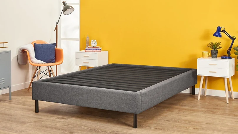 En bild av Nectar Platform Bed Frame i ett sovrum.