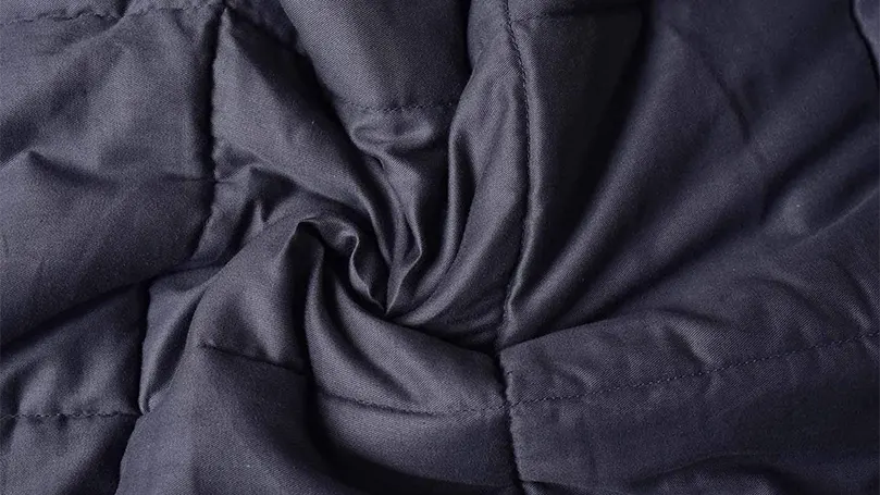 En närbild av Pro Maison Weighted Blanket's överdrag