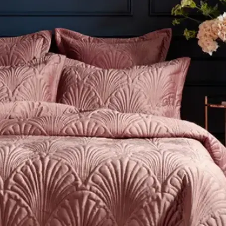 paoletti-palmeria-blush-broderad-återvändbar-undertäcke-och-kuddfodral-set