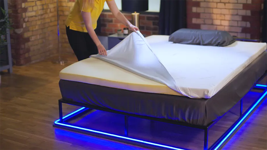 Vår recensent packar upp silentnight impress bäddmadrass i memory foam